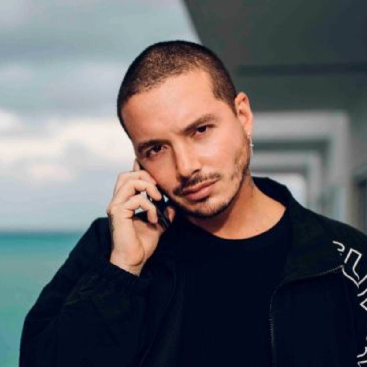 J Balvin habría confirmado su romance con una modelo