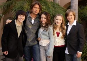 Mitchel Musso, Billy Ray Cyrus, Miley Cyrus, Emily Osment y Jason Earles