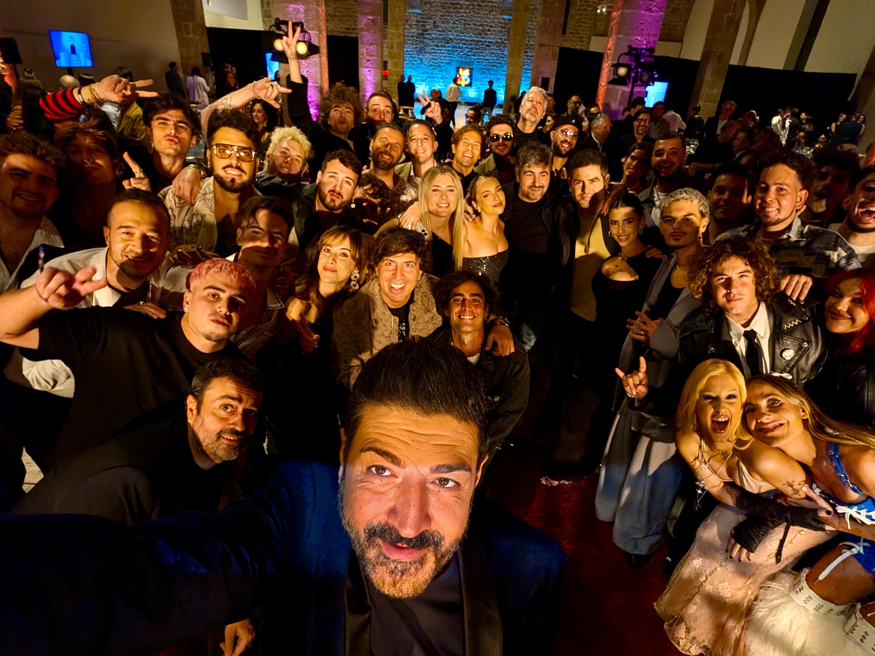 Macroselfie hecho con el Google Pixel 9 Pro XL de la cena de nominados de LOS40 Music Awards Santander 2024 en el Museu Maritim de Barcelona