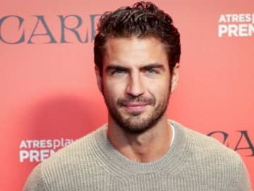 Maxi Iglesias sobre ser chico de portada: “La gente se agolpa en las calles para saludarte”