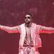 Bad Bunny posa junto a sus dos estatuas de cera: ¿te atreverías a decir cuál es la real?