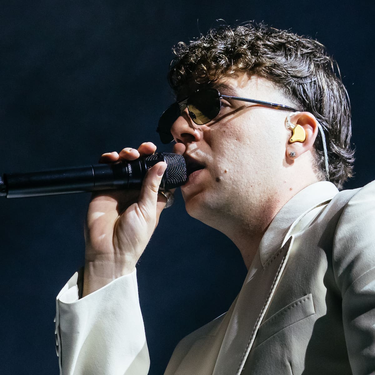 Quevedo suma 16 fechas para sus conciertos en Madrid y Barcelona como parte de su gira 'El Baifo': cuándo salen las entradas y dónde comprarlas