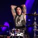 Travis Barker, sobre el documental que ha tardado diez años en ver la luz: “Estaba lisiado por la ansiedad y el trauma”