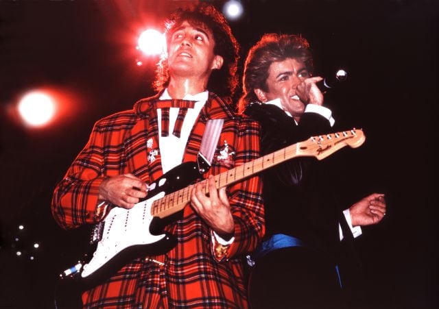 Andrew Ridgeley y George Michael, durante un concierto en Londres en 1984, el año de la explosión de Last Christmas