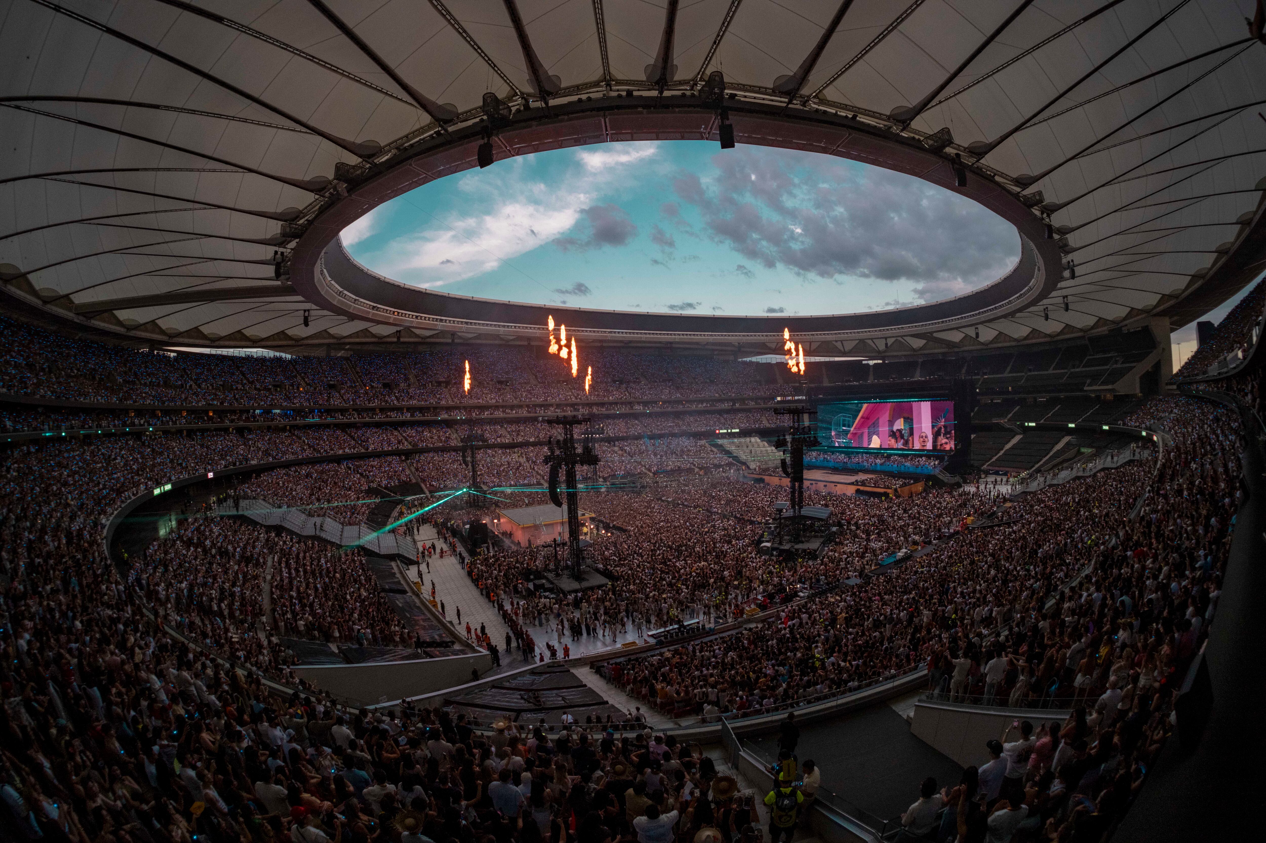Bad Bunny en su último concierto con la gira 'Debí Tirar Más Fotos Tour' en el Riyadh Air Metropolitano de Madrid, 15 de junio de 2026.
