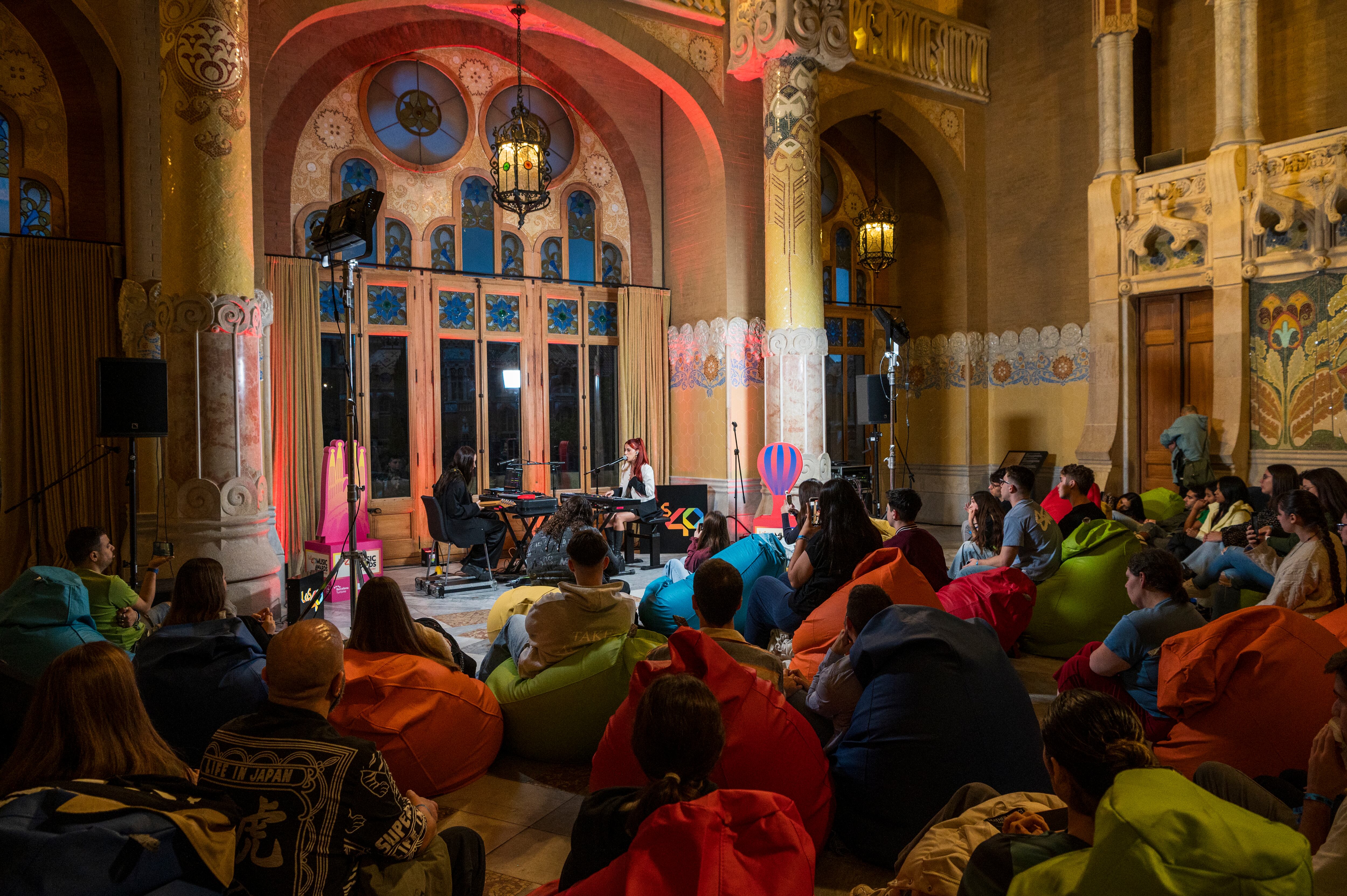 Vicco puso música a la tarde-noche de Barcelona antes de la gran noche de LOS40 Music Awards Santander 2024.