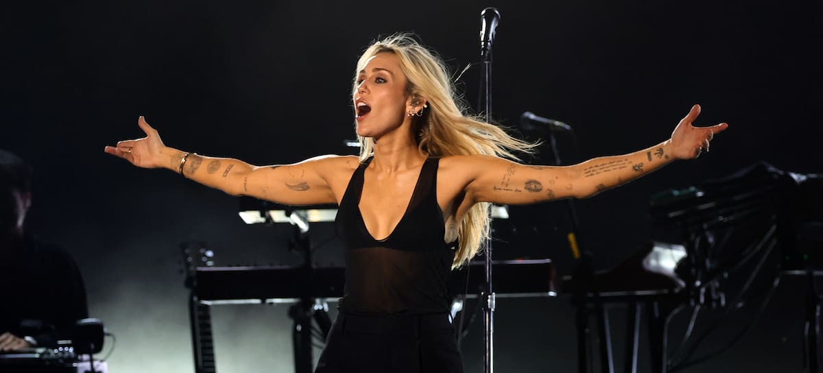Miley, en su show Bass Persuades 2026 en el Hollywood Bowl de Los Ángeles