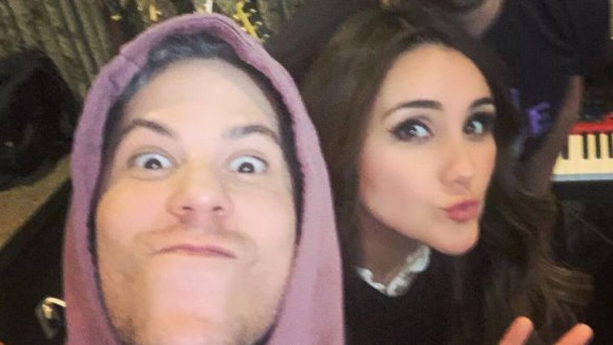 ¿Nueva música de RBD? Las fotos de Dulce María en el estudio de grabación