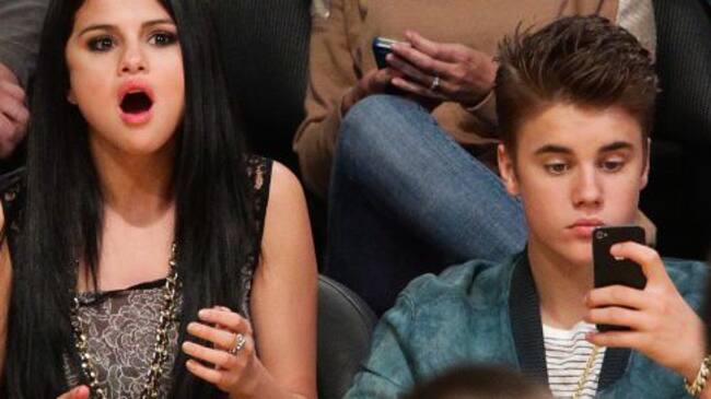 Selena no le dió su celu nuevo a Justin!