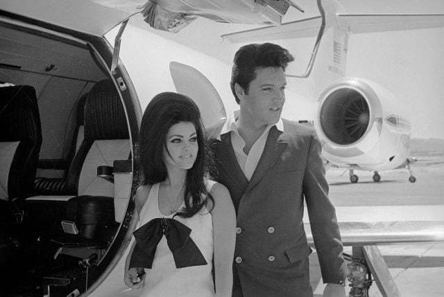 Elvis y Priscilla Presley el día de su boda en 1967.