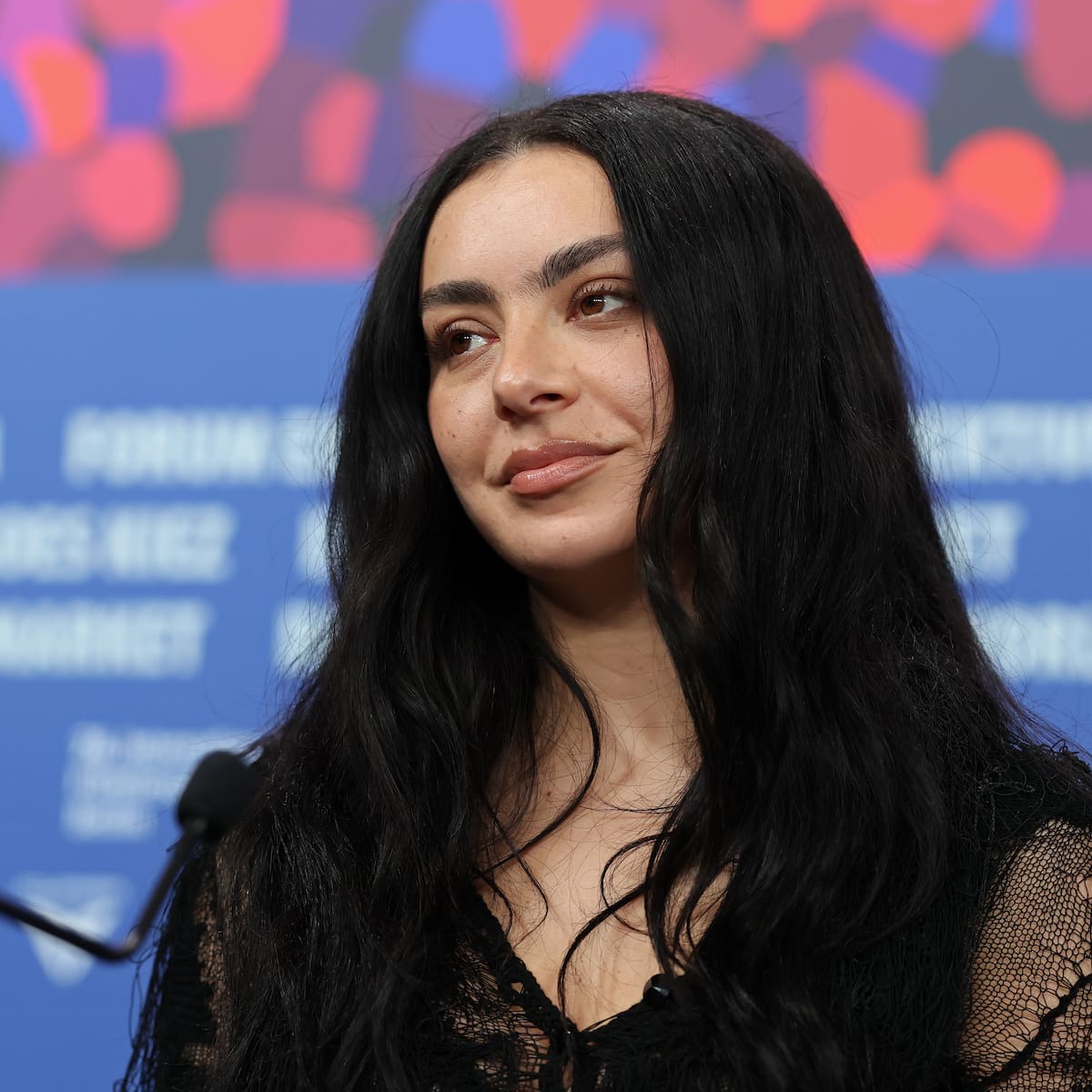 'Rock Music': Charli XCX redefine el género a su manera e introduce su nueva era 'pos-brat'