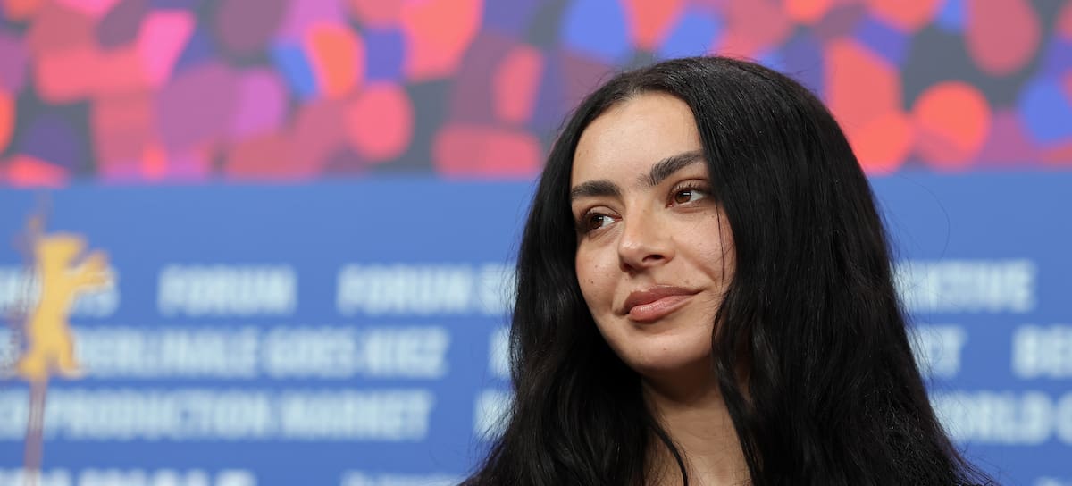 Charli en la rueda de prensa de 'The Moment', en Berlín. Febrero de 2026.