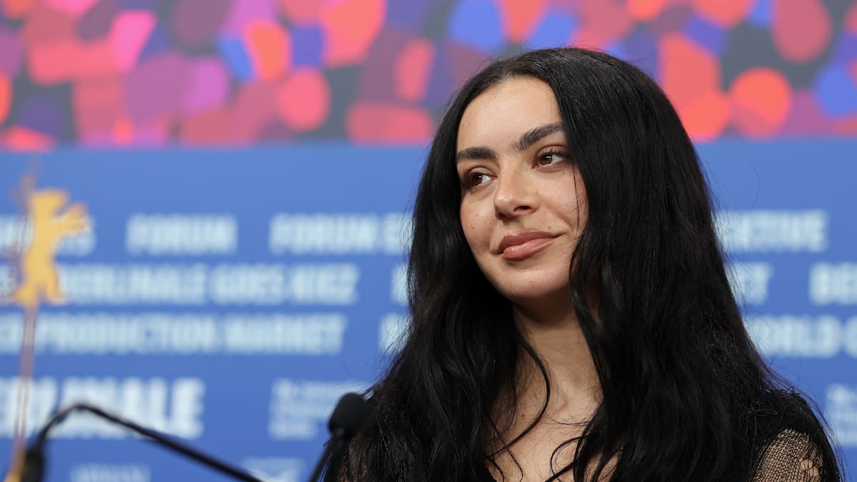 'Rock Music': Charli XCX redefine el género a su manera e introduce su nueva era 'pos-brat'