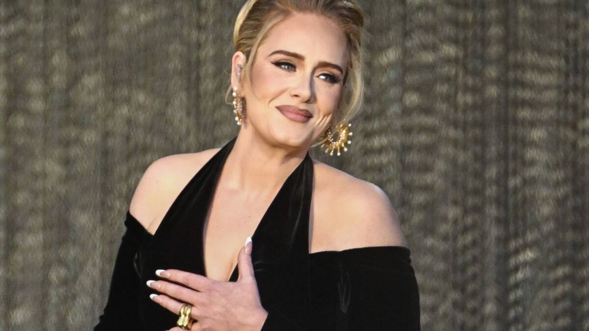 La voz de Adele se quiebra en su regreso a los escenarios 5 años después