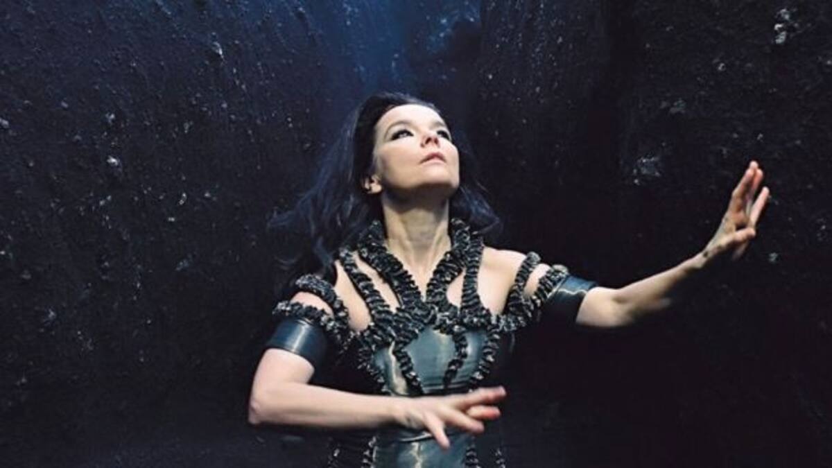 Björk se presenta en la televisión por primera vez en ocho años