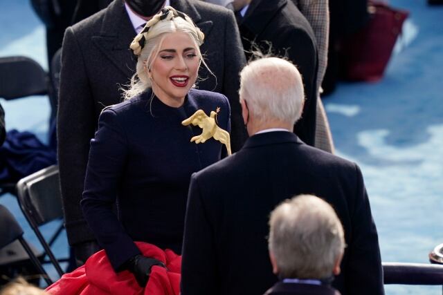 Lady Gaga junto al presidente Joe Biden