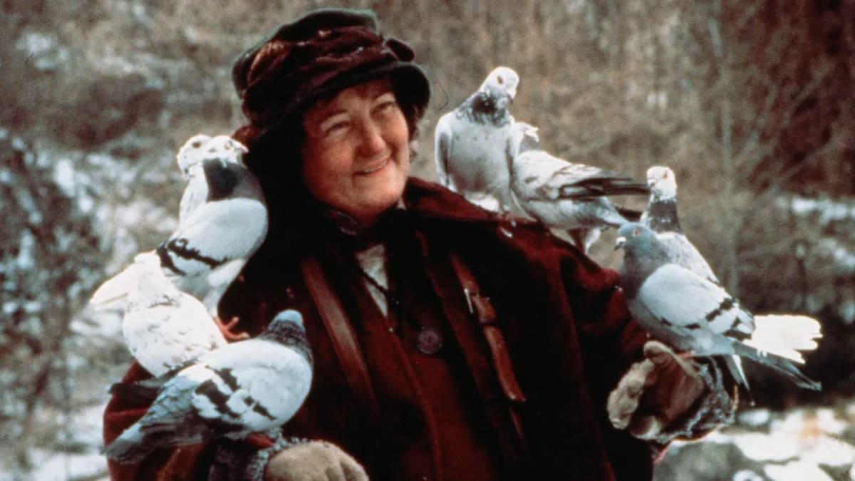 Muere Brenda Fricker, la entrañable mujer de las palomas de 'Solo en casa 2', a los 81 años