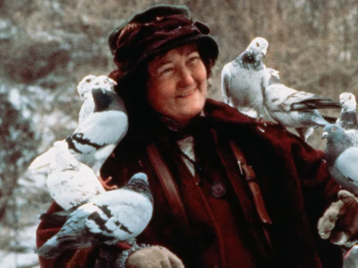 Muere Brenda Fricker, la entrañable mujer de las palomas de 'Solo en casa 2', a los 81 años