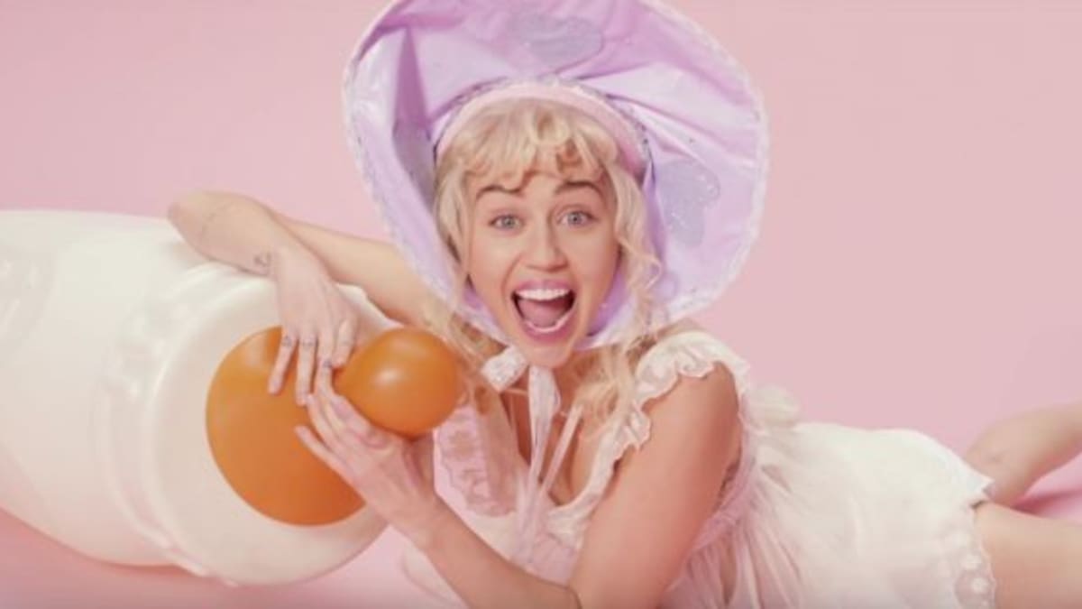 ¡Miley Cyrus arrancó el 2016 con nuevo look!