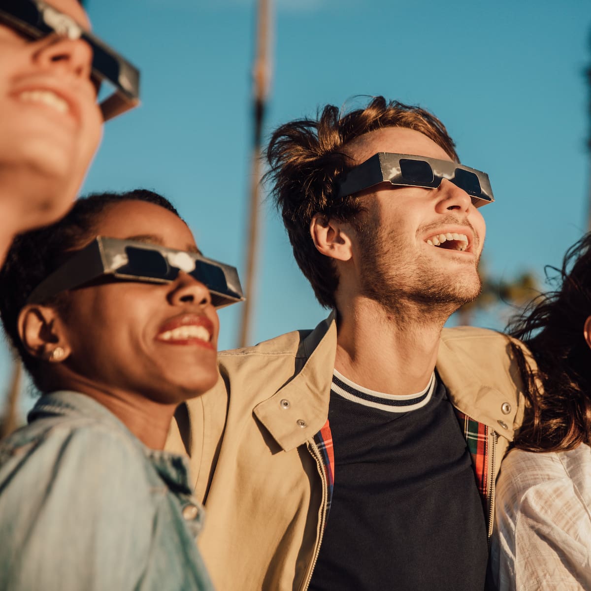 10 gafas homologadas que necesitas para el eclipse de sol del 12 de agosto y dónde comprarlas