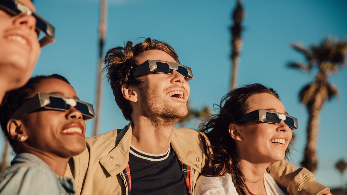 10 gafas homologadas que necesitas para el eclipse de sol del 12 de agosto y dónde comprarlas