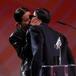 El beso de Rosalía y Rauw Alejandro en LOS40 Music Awards 2021 tuvo otro gran protagonista: ¡Ibai Llanos!