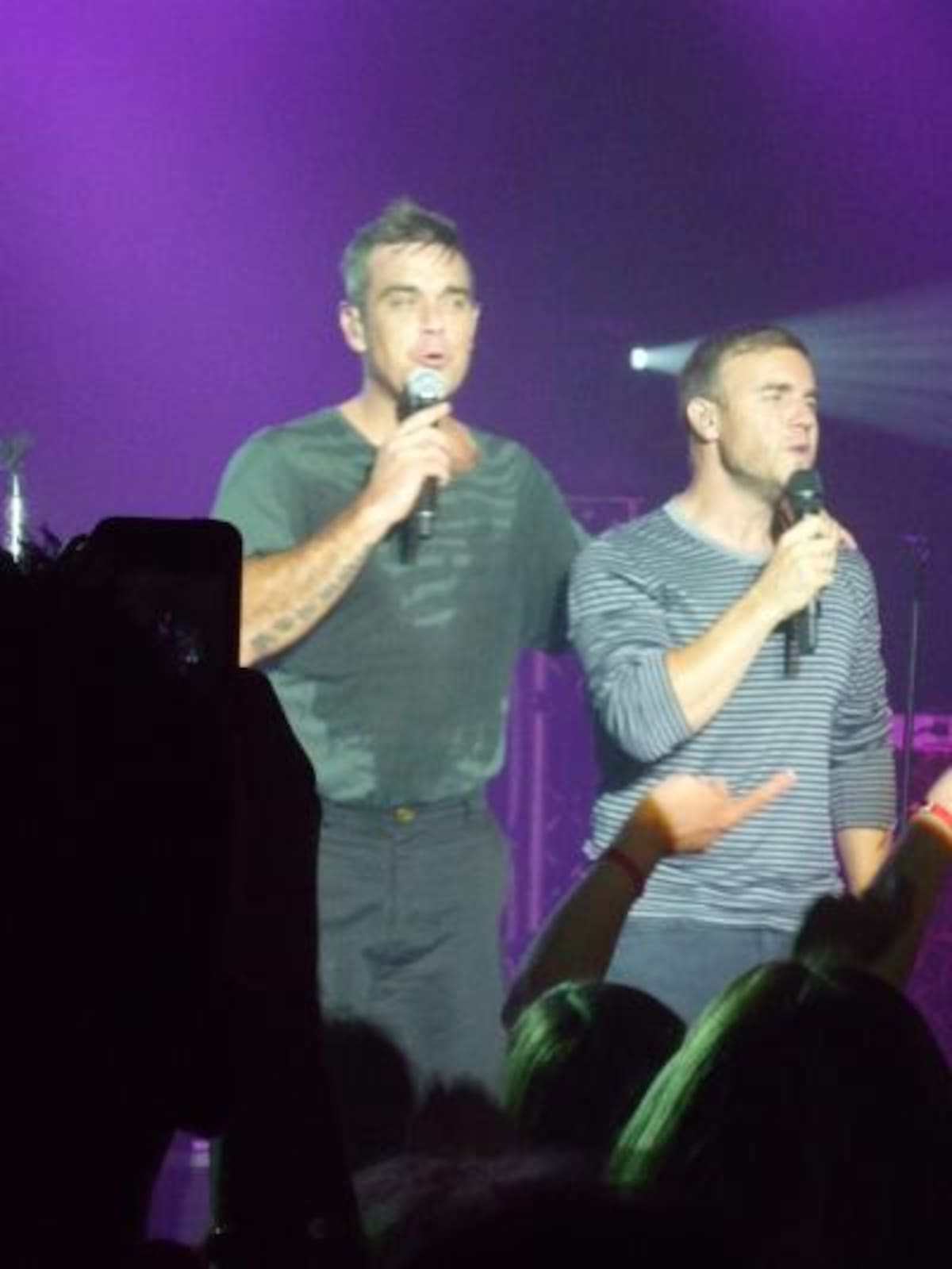 Belén y Lola en el Show de Robbie Williams en Paris
