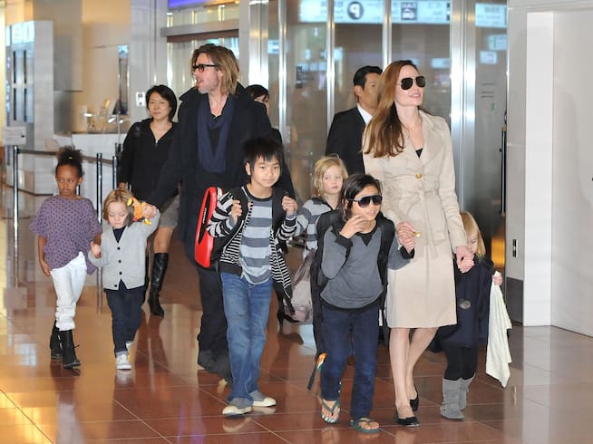 La familia Pitt-Jolie a su llegada a Tokio