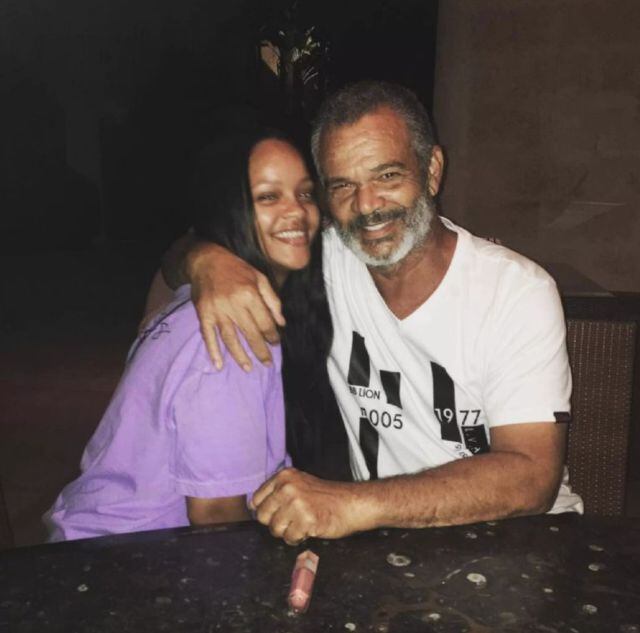 Rihanna junto a su padre