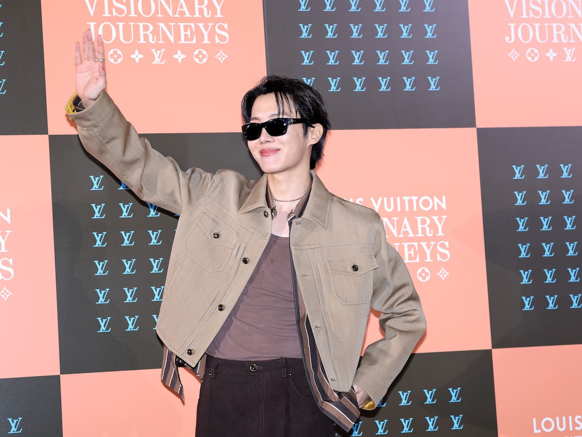 El momento más íntimo de J‑Hope en Japón: el idol de BTS anuncia la muerte de su abuela en pleno concierto