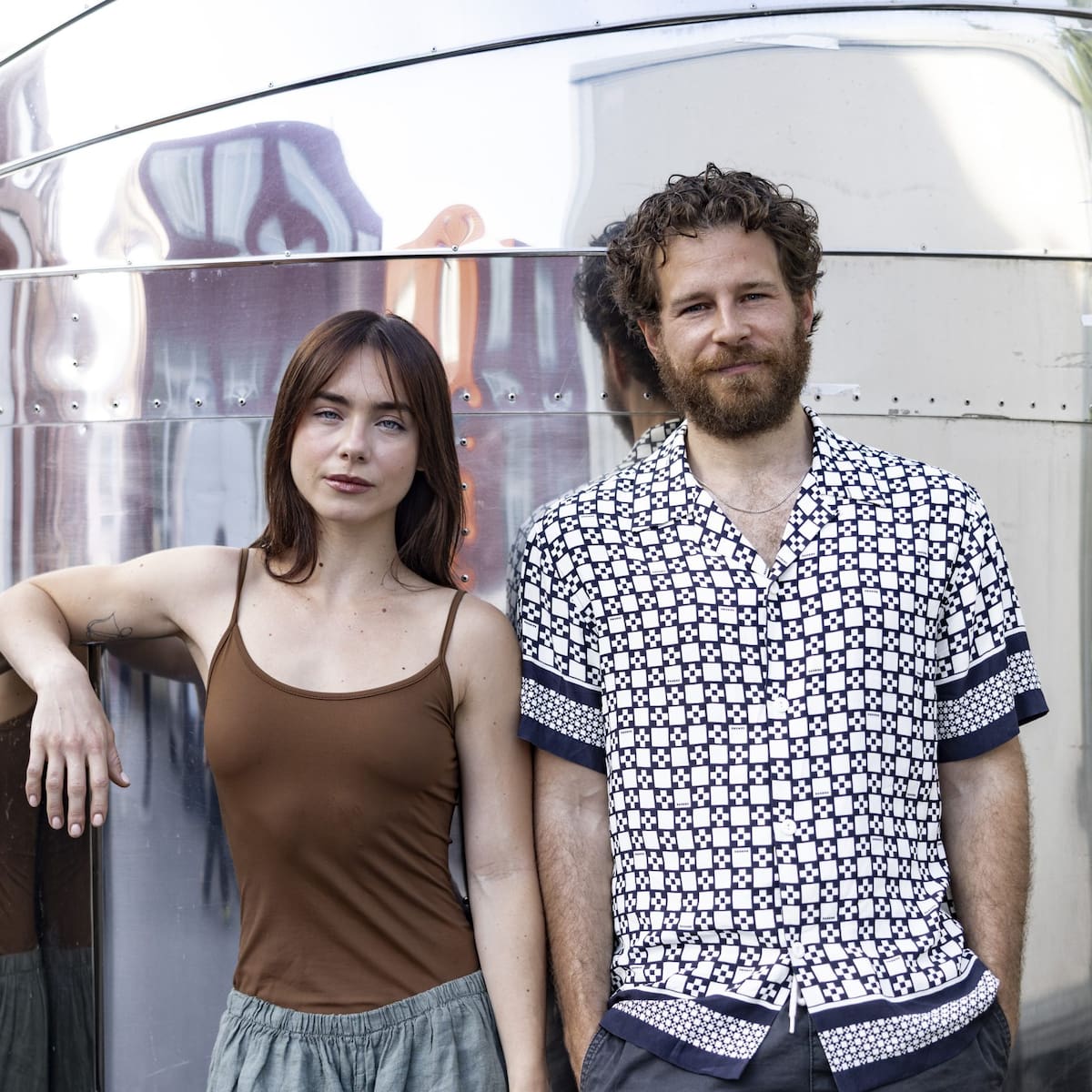 Clara Galle y Álvaro Cervantes, en los sanfermines con 'Iruña 97' la nueva serie de Movistar Plus
