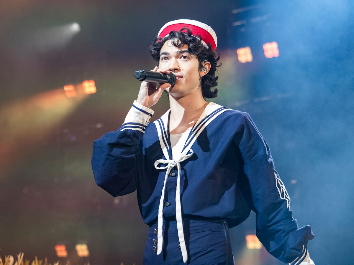 Conan Gray convierte una camiseta en un gesto solidario para Minneapolis