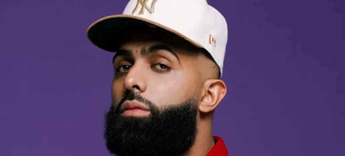 Su carrera musical profesional comenzó con el productor Dbeats como influencer en Puerto Rico.