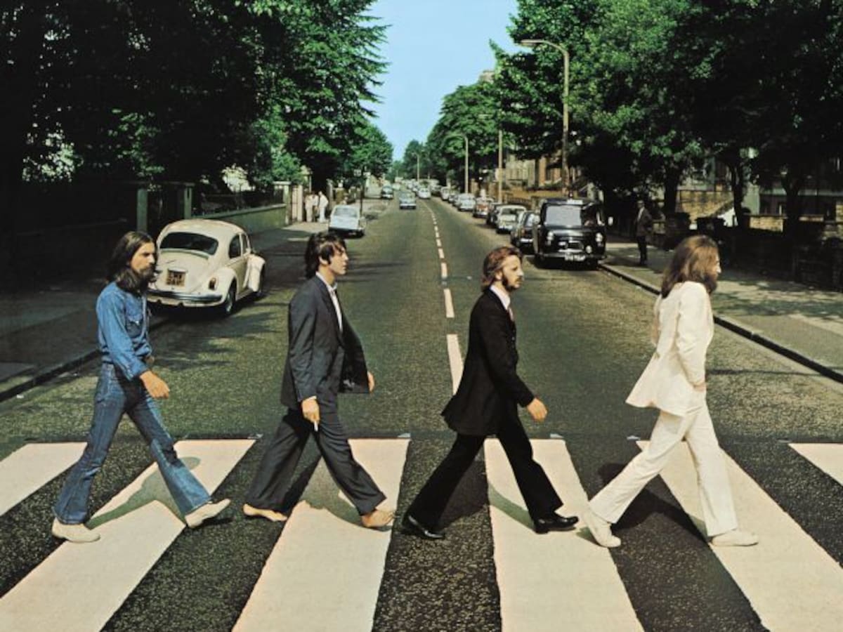 Los nuevos Beatles ya han recreado la icónica fotografía en el paso de peatones del Abbey Road