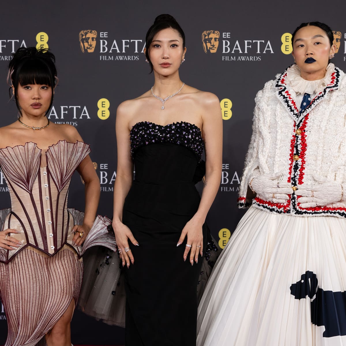 Alfombra de los Premios BAFTA 2026: Todos los vestidos y looks de un escaparate de auténtico cine