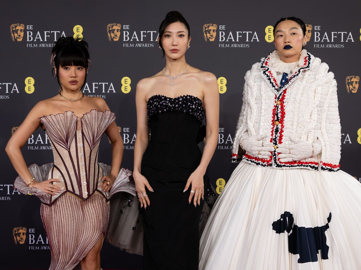 Alfombra de los Premios BAFTA 2026: Todos los vestidos y looks de un escaparate de auténtico cine
