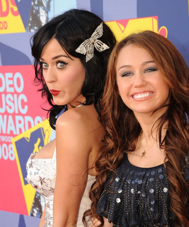 Katy Petty y Miley Cyrus en los MTV VMA de 2008 MTV