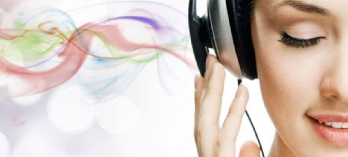 Existen diferentes tipos de musicoterapia como: la receptiva, activa, movimiento, grupal, improvisación musical, canciones y letras.