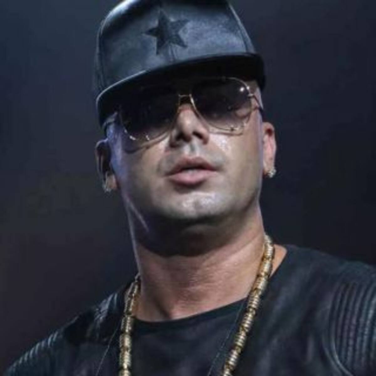 Wisin terminó en el hospital por una terrible caída en un show