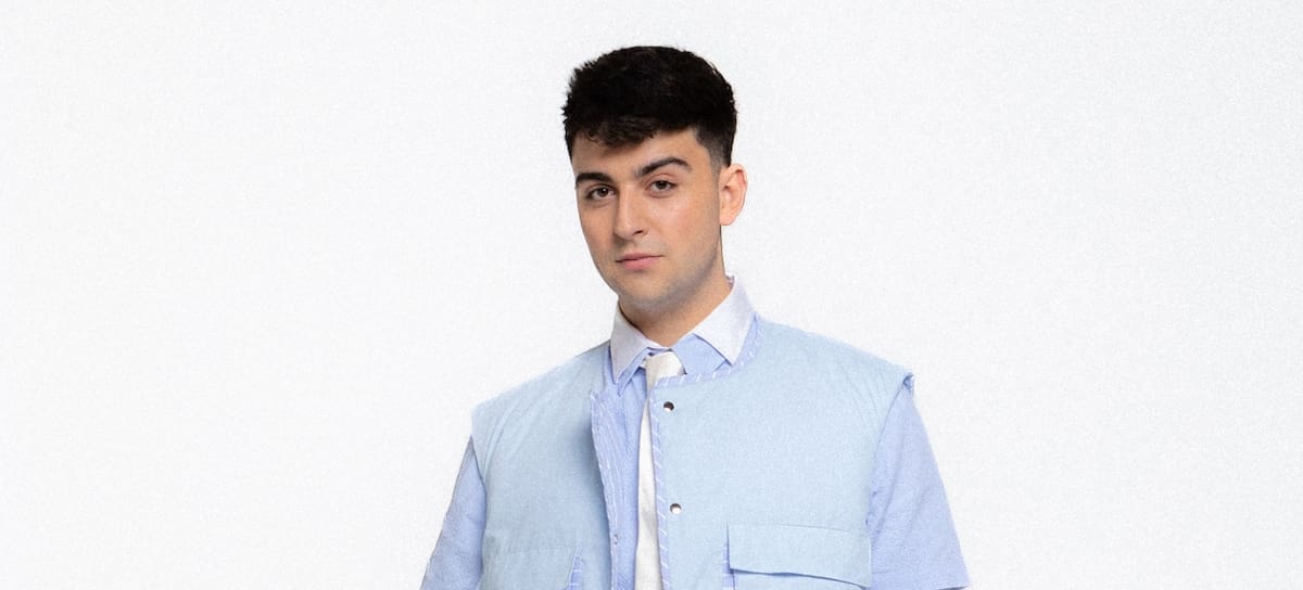 Juanjo Bona en el photoshoot oficial de su primer álbum, 'Recardelino'. / Universal Music / GTS