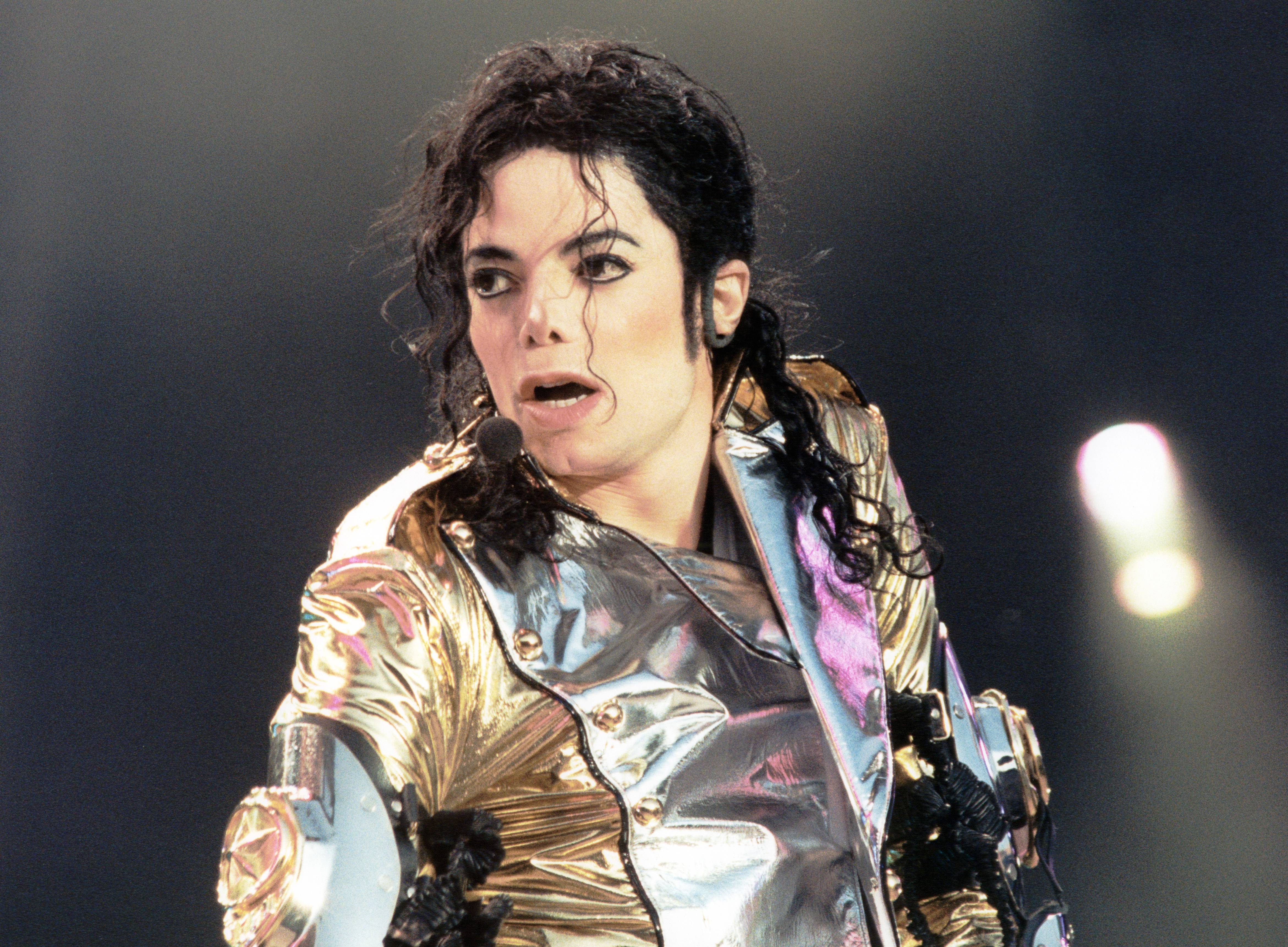 Michael Jackson actuando en el escenario del Amsterdam Arena en Holanda con la gira 'History'.