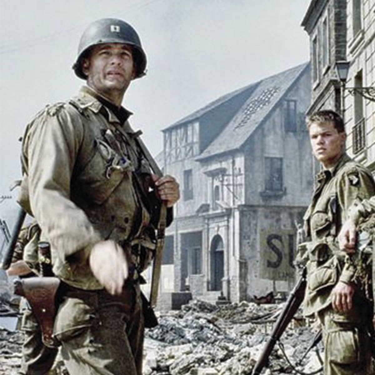 n la película Salvando al soldado Ryan (1998), interpretó el papel de un capitán del ejército de los Estados Unidos, durante la invasión de Normandía durante la Segunda Guerra Mundial. Él y un equipo de 7 hombres andan en busca de un paracaidista, el soldado James Francis Ryan (Matt Damon), que ha perdido a sus tres hermanos en combate. La película ganó los de mejor fotografía, mejor sonido, mejor edición de sonido, mejor montaje y mejor director.