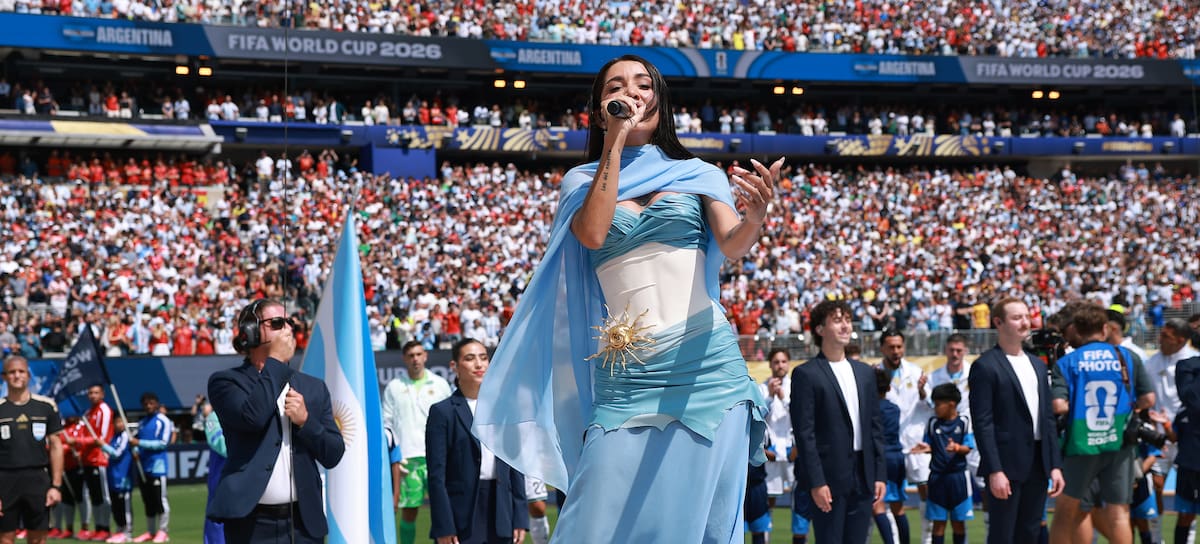 María Becerra interpreta el himno argentino en la final del Mundial 2026.