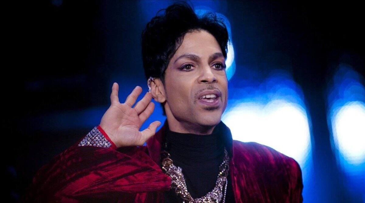  Además de tener una carrera musical envidiable, Prince también mostraba promesa en áreas como el cine. En julio 27 de 1984, Prince alcanzó los primeros lugares no sólo de los billboards musicales, sino que también en taquilla por su película debut Purple Rain.