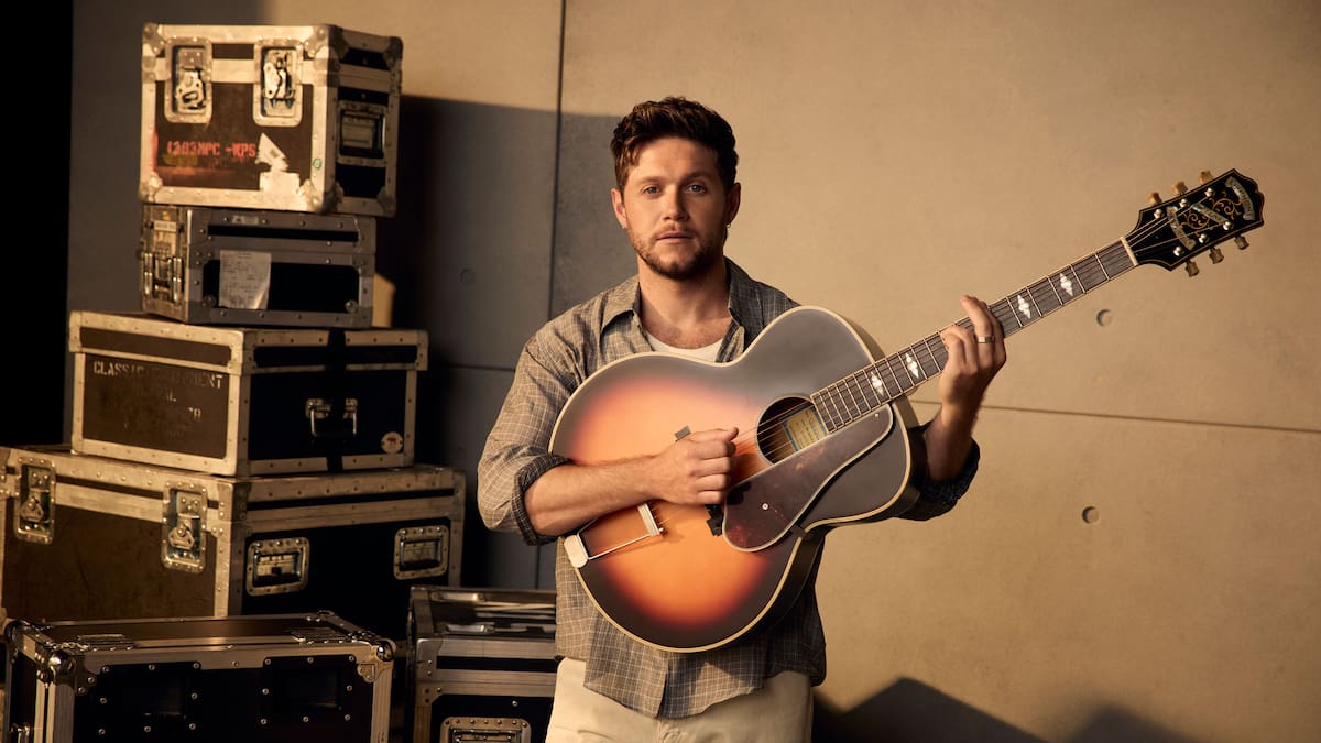 Niall Horan termina de poner la mesa y nos presenta una nueva historia de amor con ‘Dinner Party’