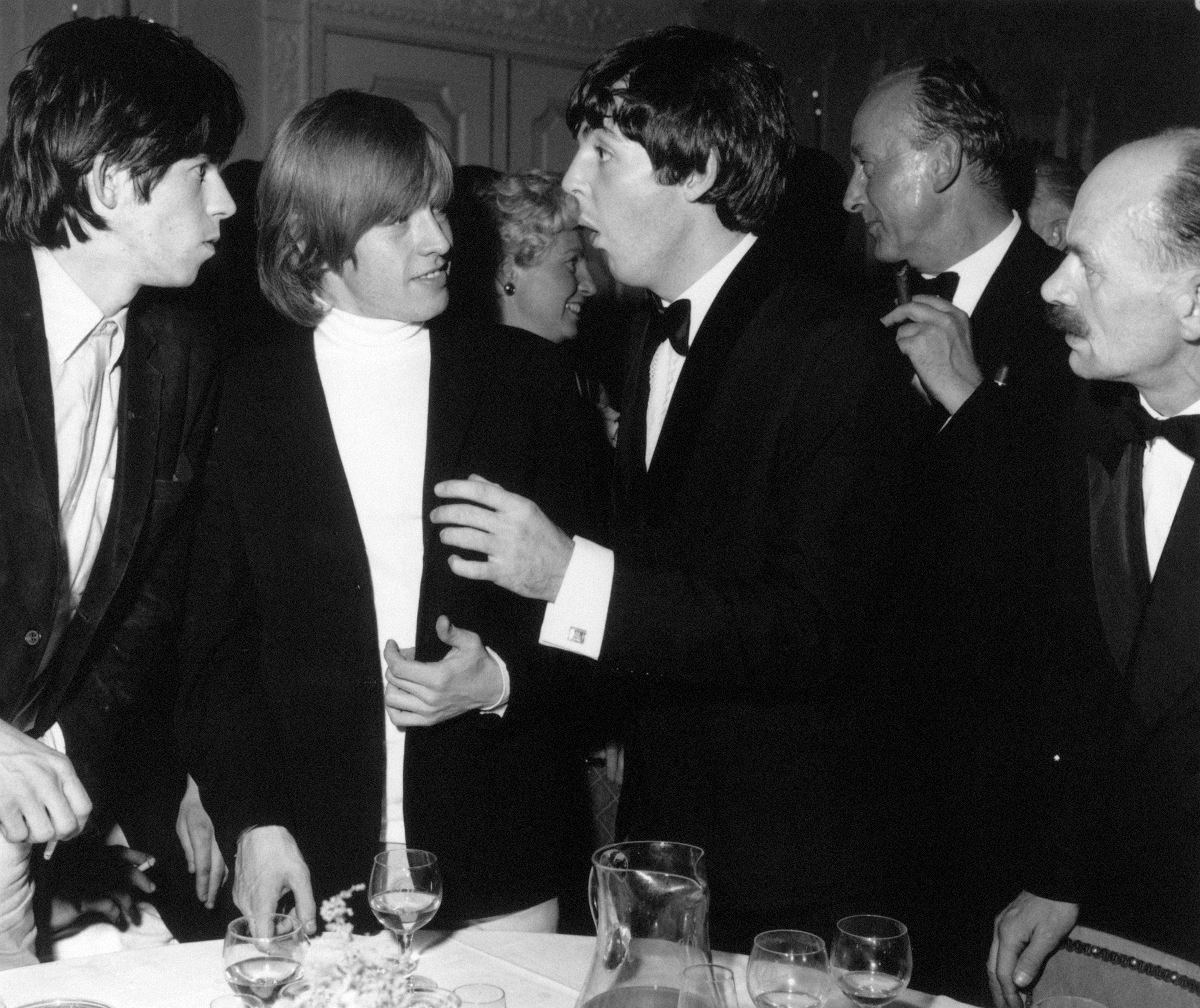 Keith Richards y Paul McCartney en 1964.