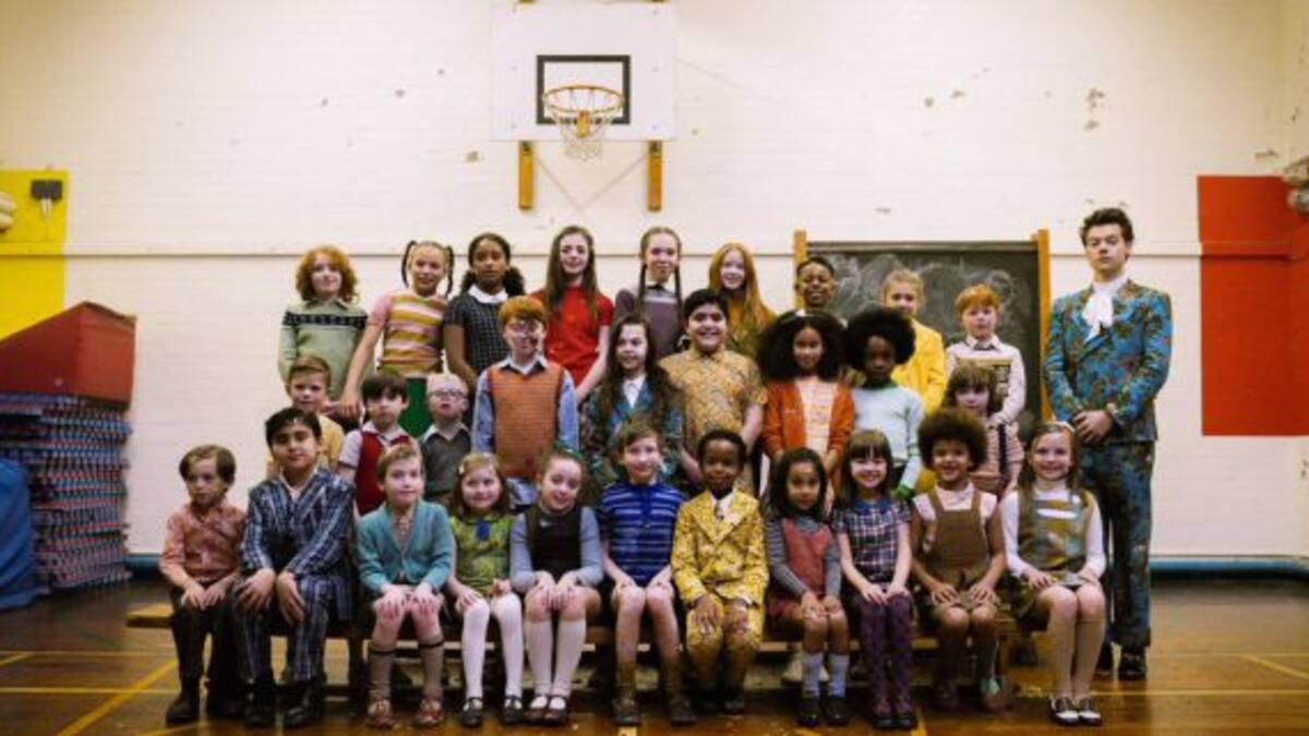 ¡Harrys Styles y una imperdible guerra de comida en su video Kiwi!