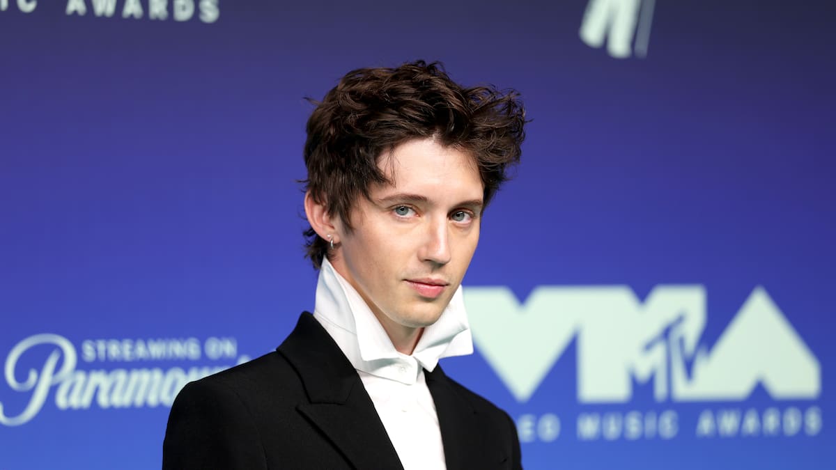 Troye Sivan recuerda por qué se sentía más seguro junto a sus amigas: "Me encontraba con chicos que eran homófobos"