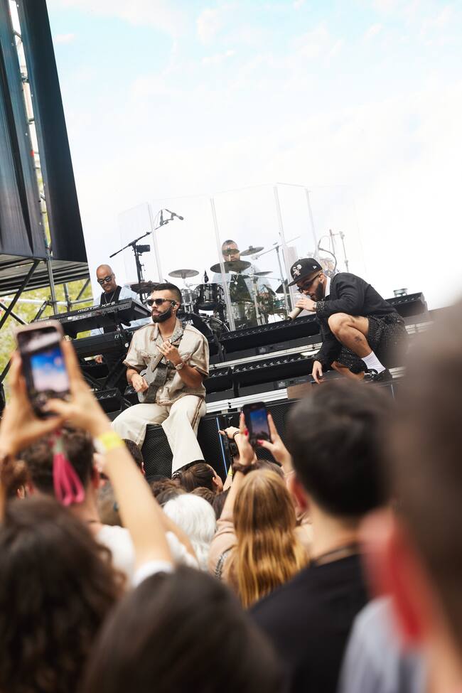 Manuel Turizo y Julian Turizo nos hicieron teletransportarnos a 2018 con su tema 'Una Lady como tú'