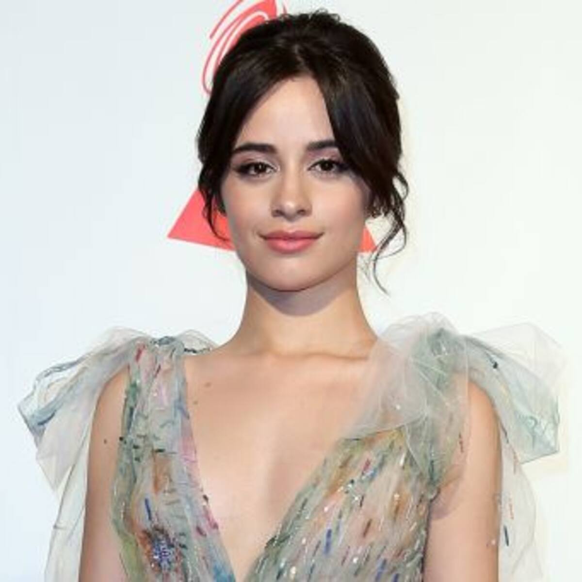 Camila Cabello canta como Luis Miguel